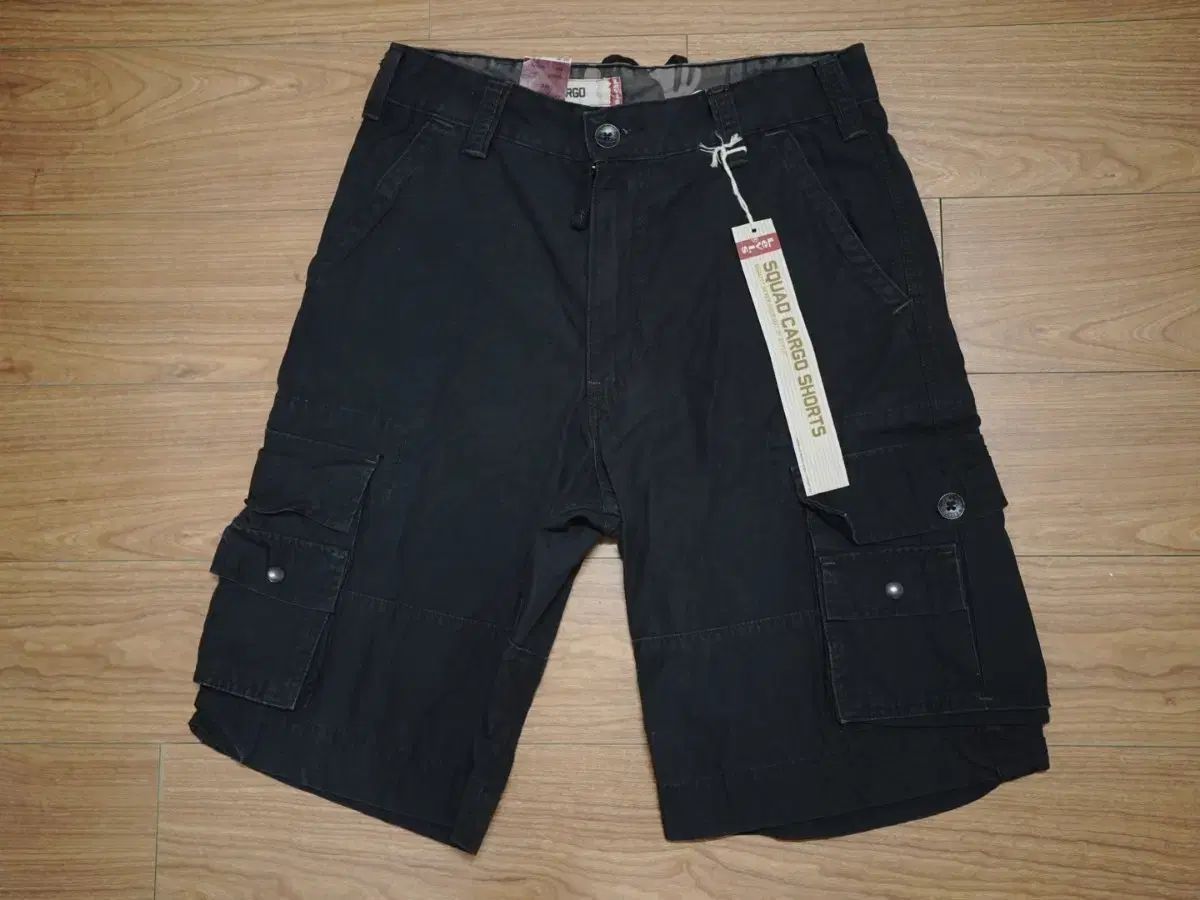 リーバイス カーゴ ハーフパンツ (新品)