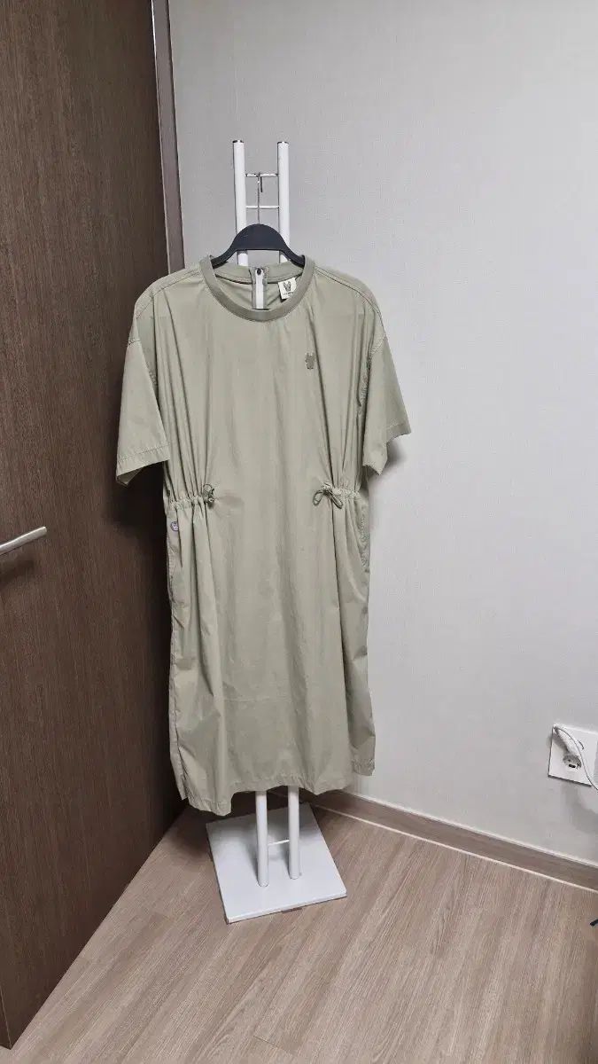 ライフウォーク(フリーサイズ) シャカシャカ素材ロング丈ワンピース 薄カーキ