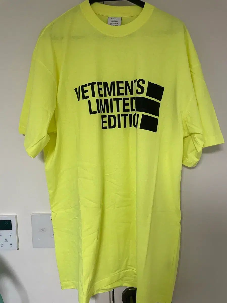 VETEMENTS ヴェトモン メンズ リミテッド EDITION エディション ネオン 半袖Tシャツ オーバーサイズ フィット