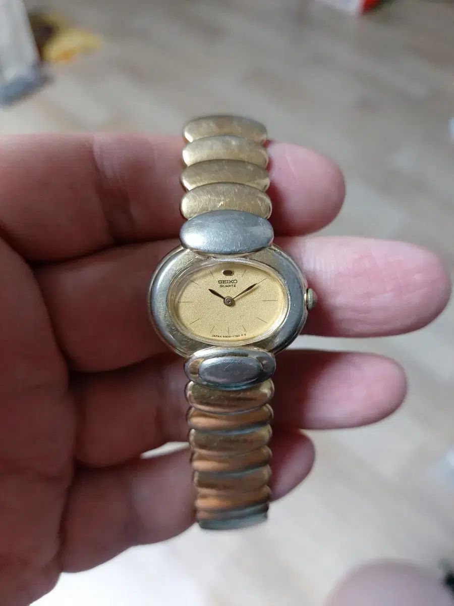 SEIKO クオーツ レディースウォッチ GOLD/シルバー