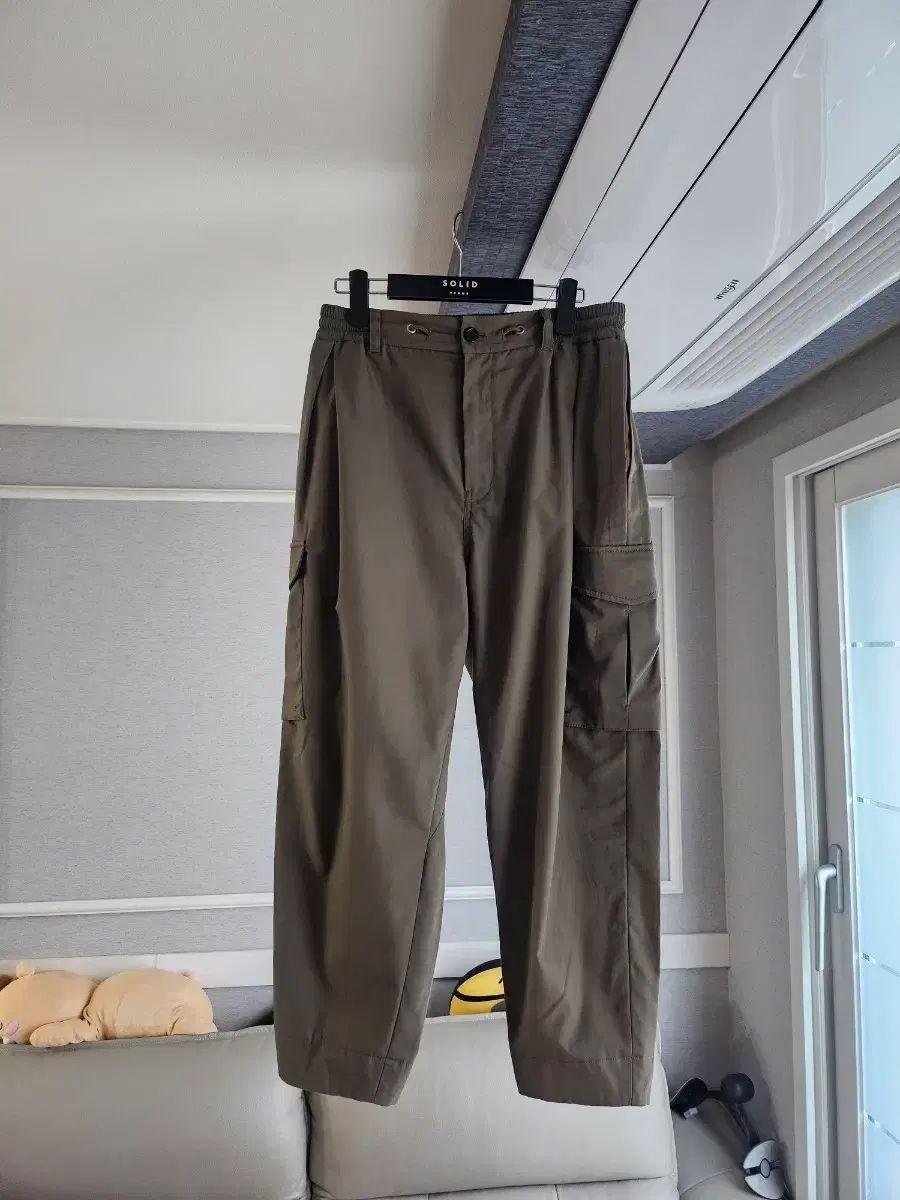 ほぼ新品 SONGZIO ソンジオメンズ カーキ スラックス パンツ ズボン 46