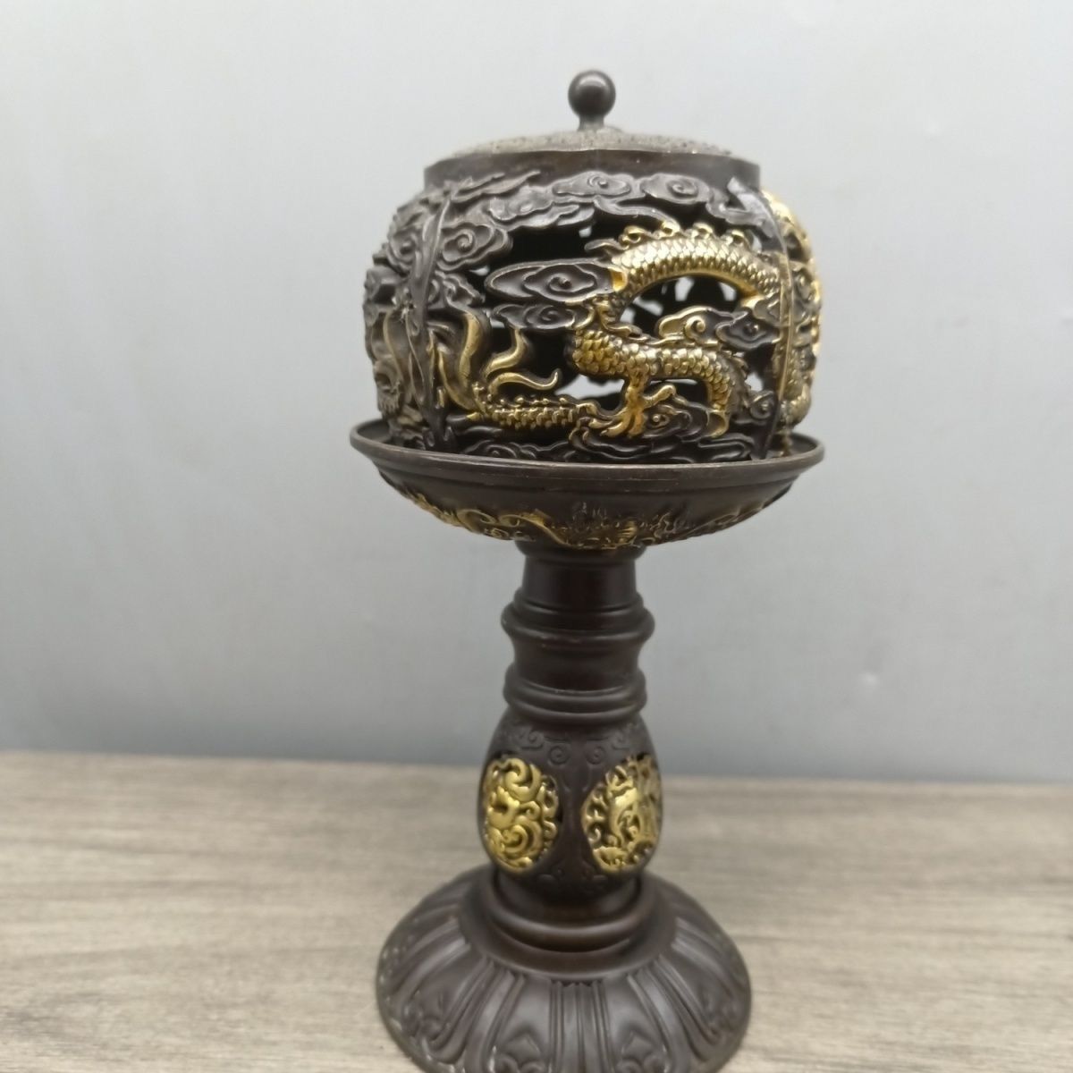 龍の彫刻が施された 香炉 銅製 香道具 装飾品 工芸品 置物