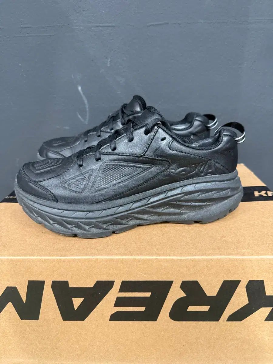 HOKA ONE ONE トゥー ウルトラ ロー ブラック
