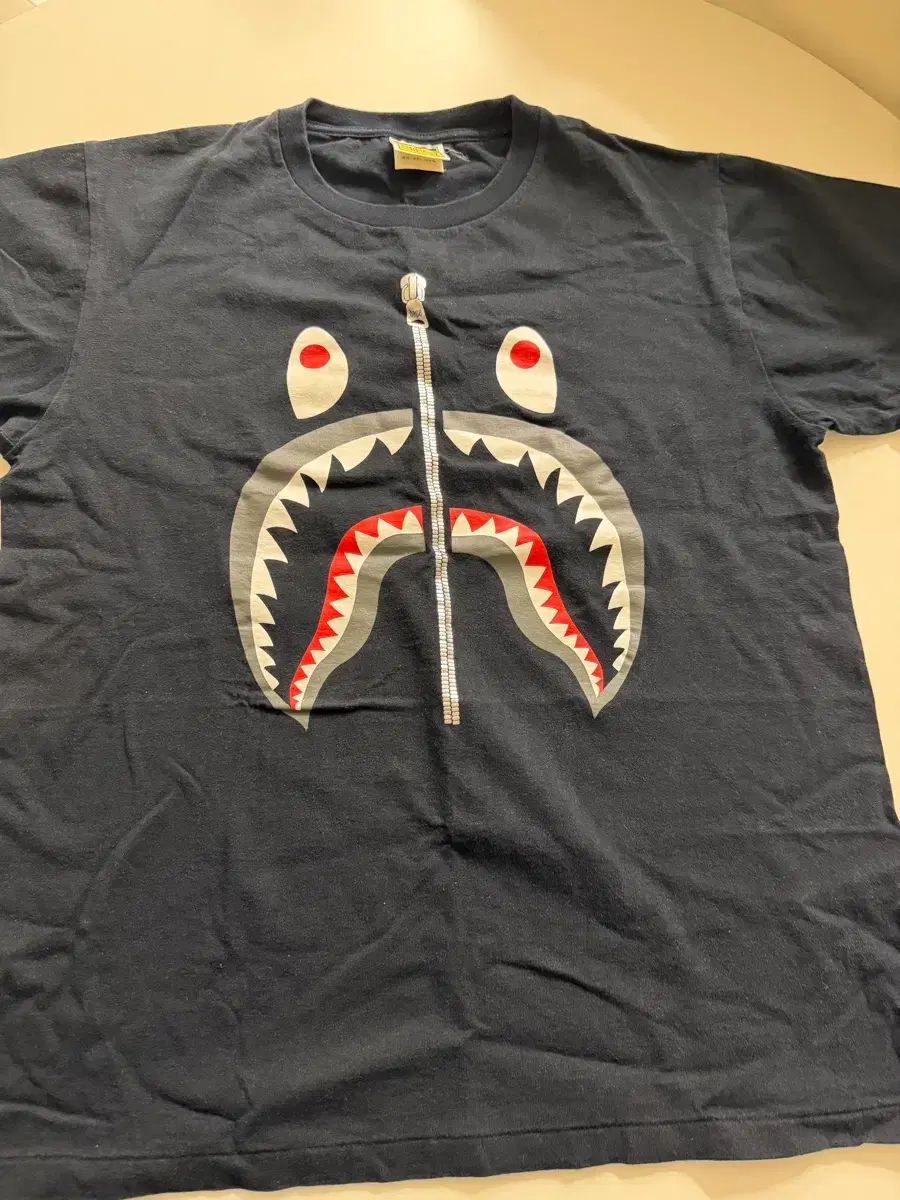 L A BATHING APE アベイシングエイプ シャーク 半袖Tシャツ