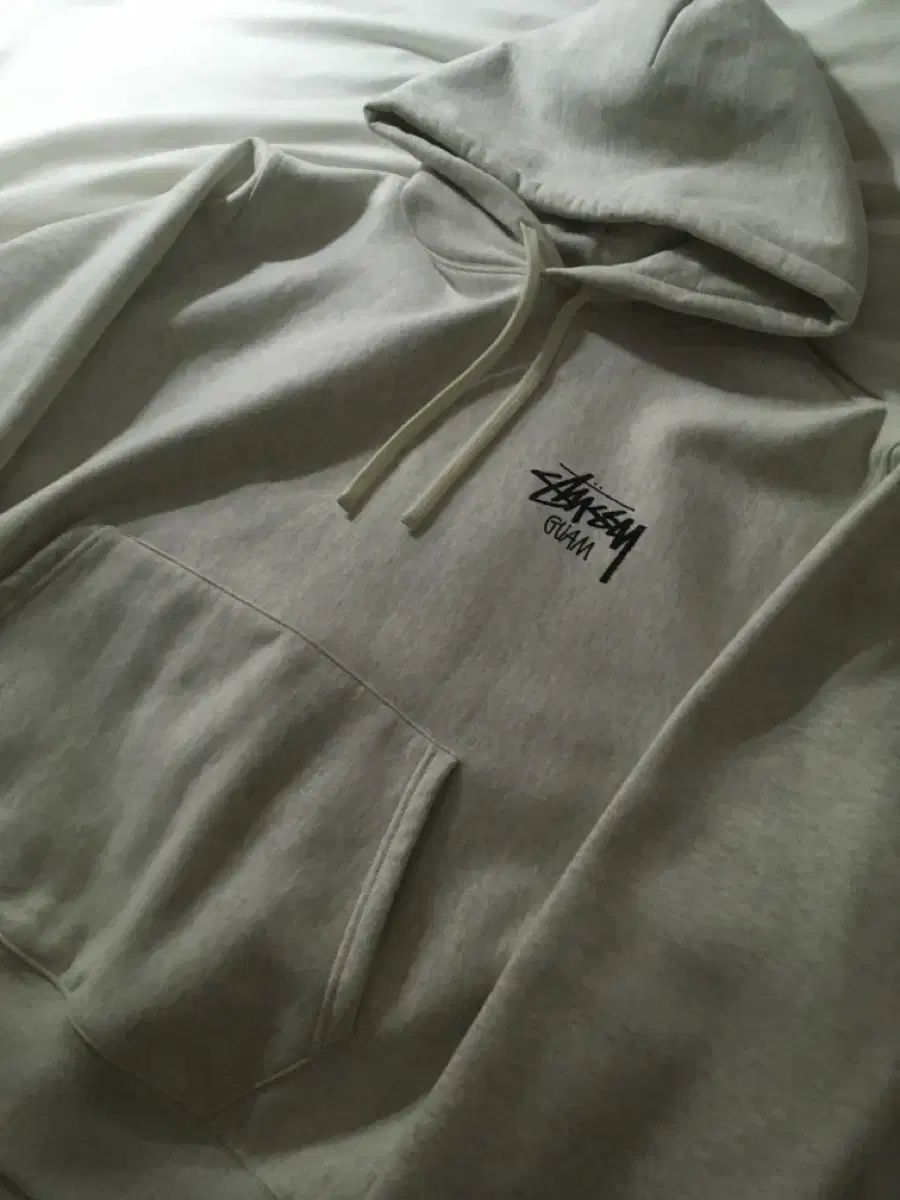 STUSSY グアム WHO フーディー M