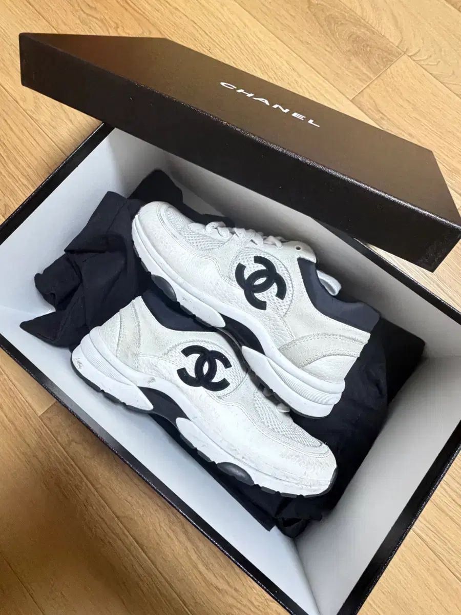 CHANEL レディース スニーカー 白/ブラック 36