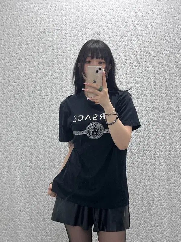 ヴェルサーチェ メドゥーサ ロゴ ヴィンテージ モダン カジュアル シック 半袖Tシャツ L C12195