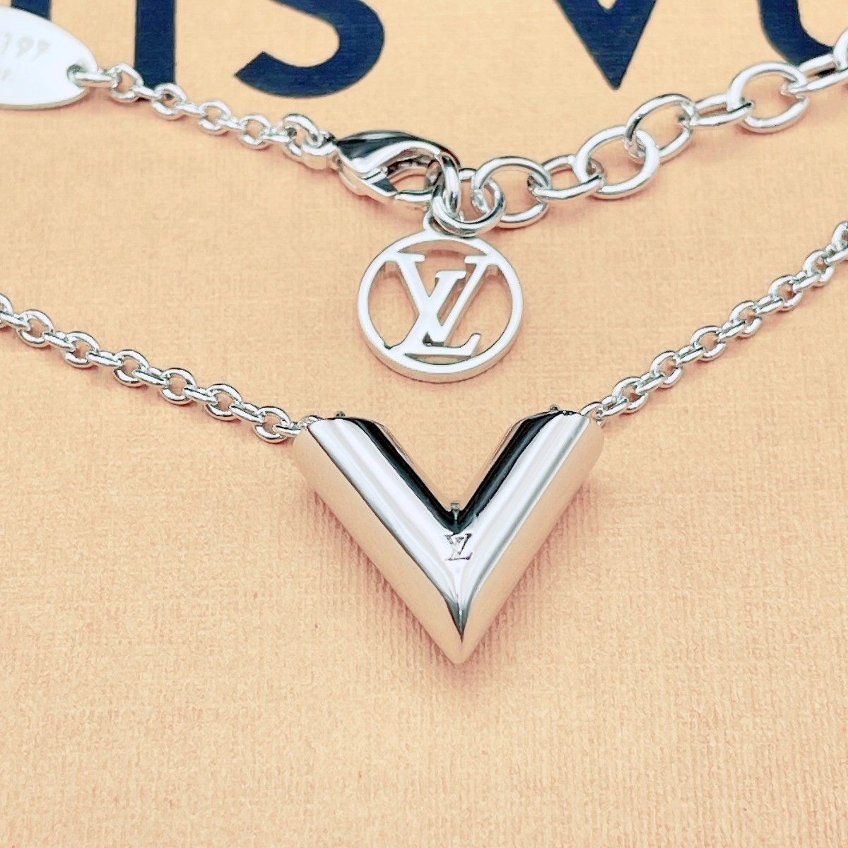 ◇ルイヴィトン◇新品仕上済 LOUIS VUITTON M63197 エセンシャルV 