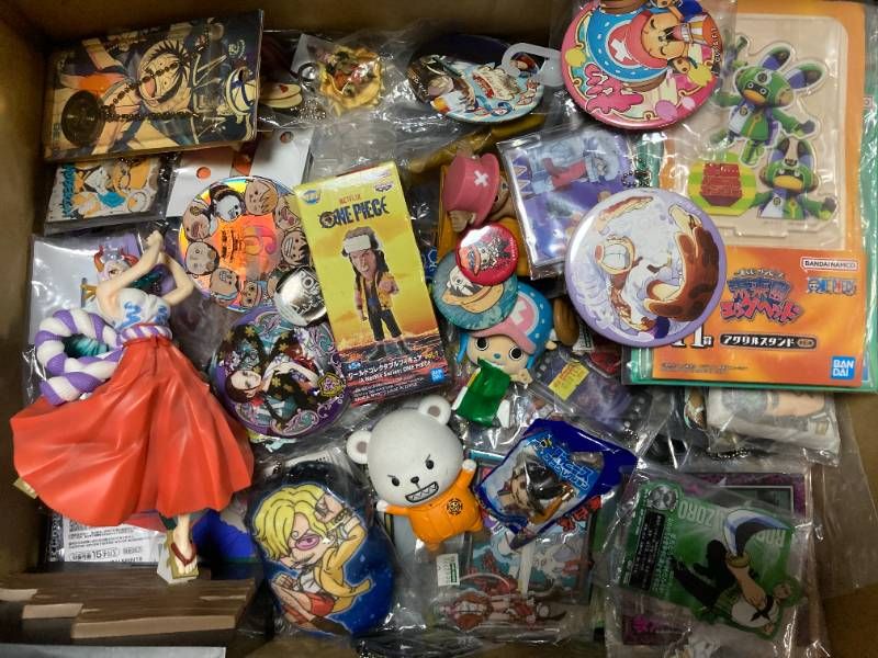 【大量まとめ】ONE PIECE ワンピース グッズ 10kg以上 フィギュア/缶バッジ/クリアファイル/雑貨 他 ワーコレ ジャンプ アニメ
