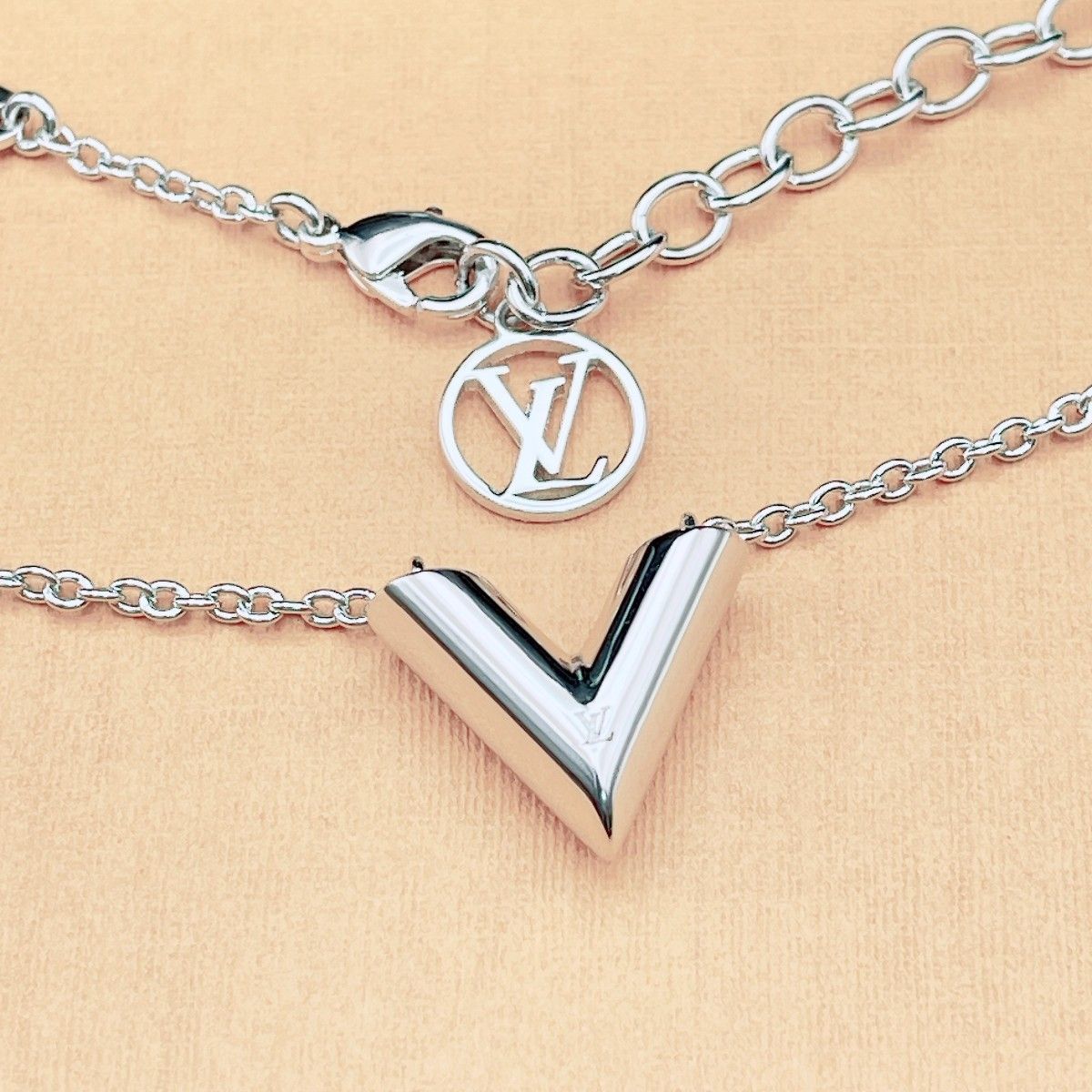 ◇ルイヴィトン◇新品仕上済 LOUIS VUITTON M63197 エセンシャルV
