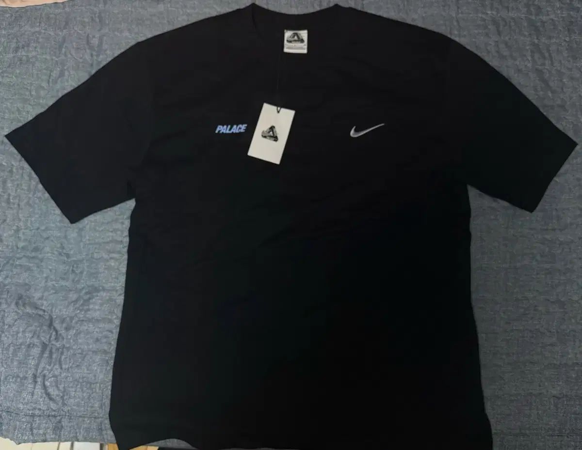 ナイキ パレス Tシャツ