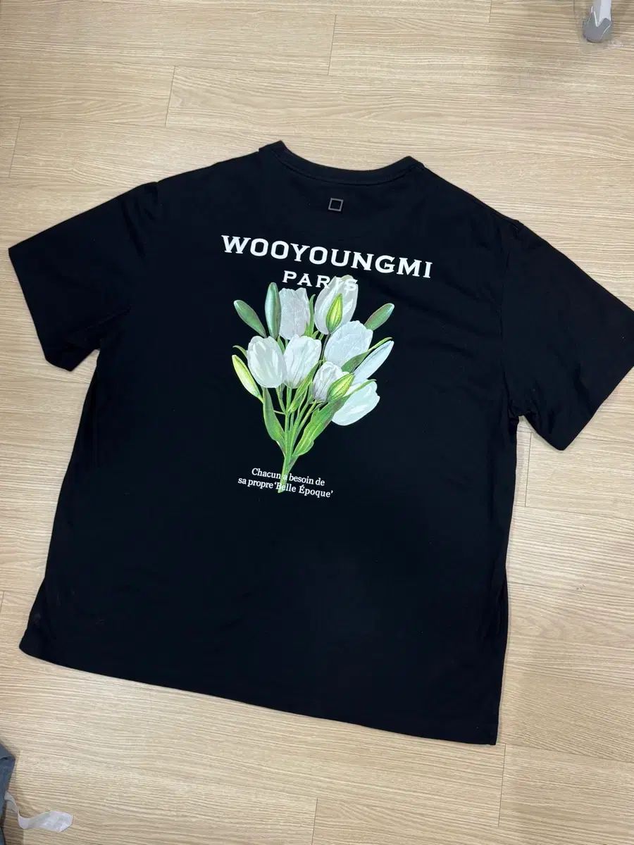 52 ウーヨンミ 22SS チューリップ フラワー バックロゴ Tシャツ