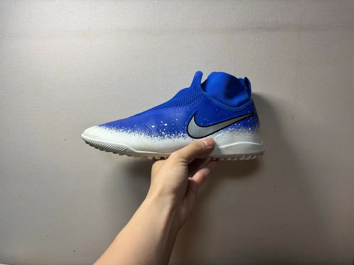 270 NIKE リアクト FANTOM コート ビジョン プロ サッカーシューズ