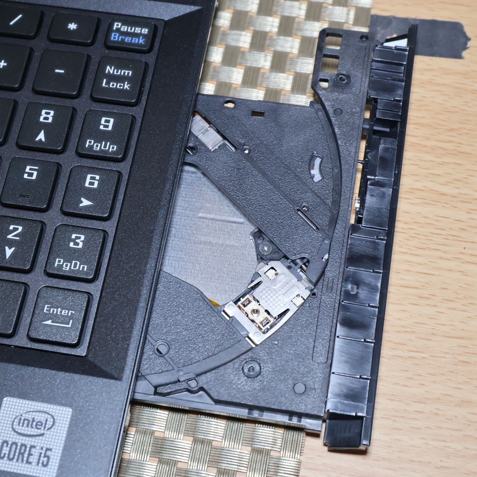 Win11公式10世代i5/メ8/SSD+HDD/DVD/FHD/無線/カメラ - メルカリ