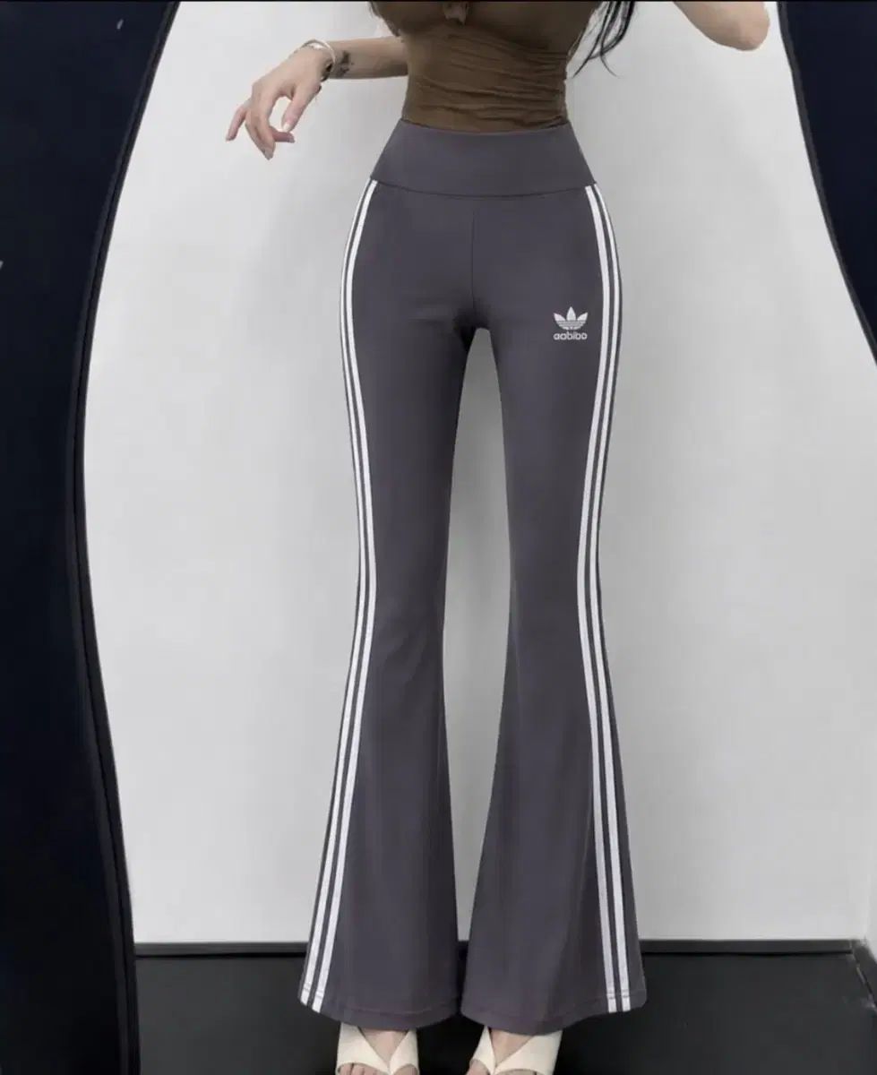新品 adidasフレア adidasブーツカットレギンス adidasレギンス adidasズボン