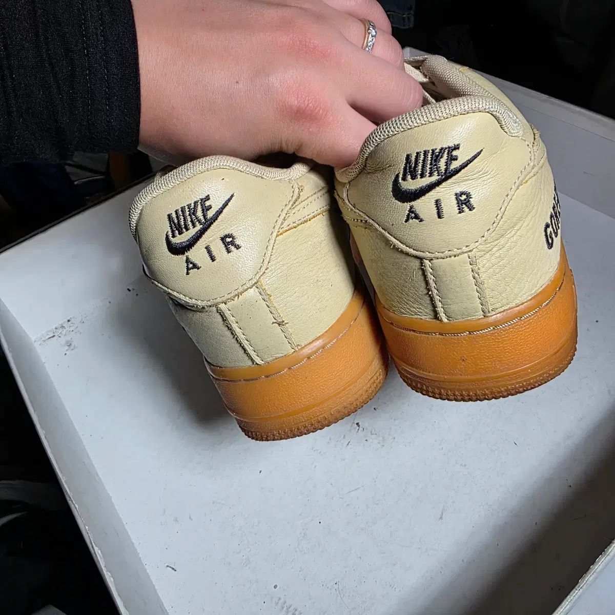 153 NIKE エアフォース 1 ロー GORE-TEX チーム GOLD 260mm - メルカリ