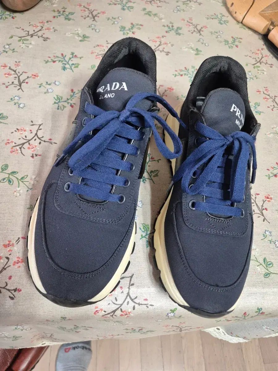 PRADA プラダ ネイビー スニーカー
