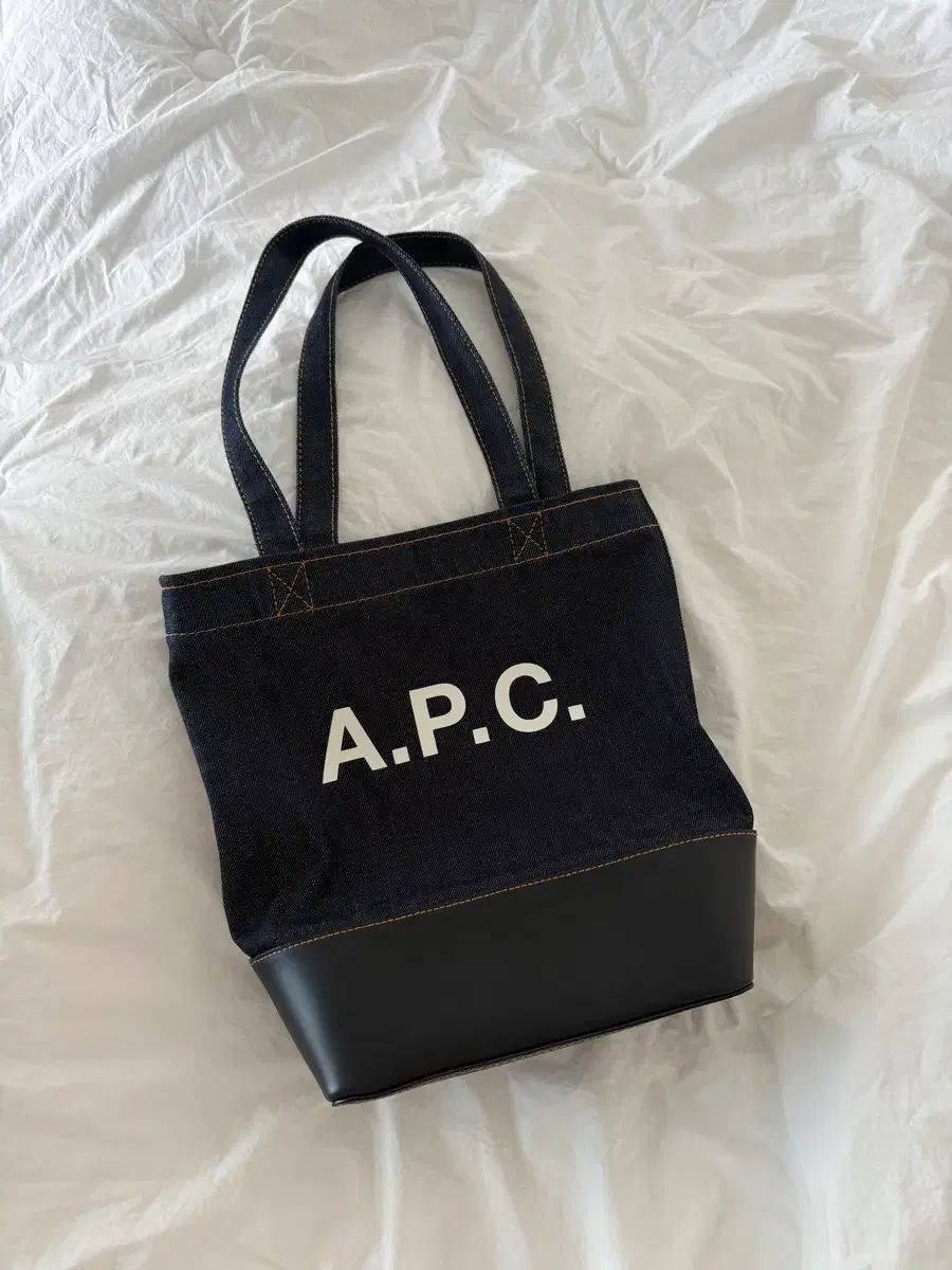 A.P.C. アペセ スモール アクセル バッグ CODDP M61568 IAK