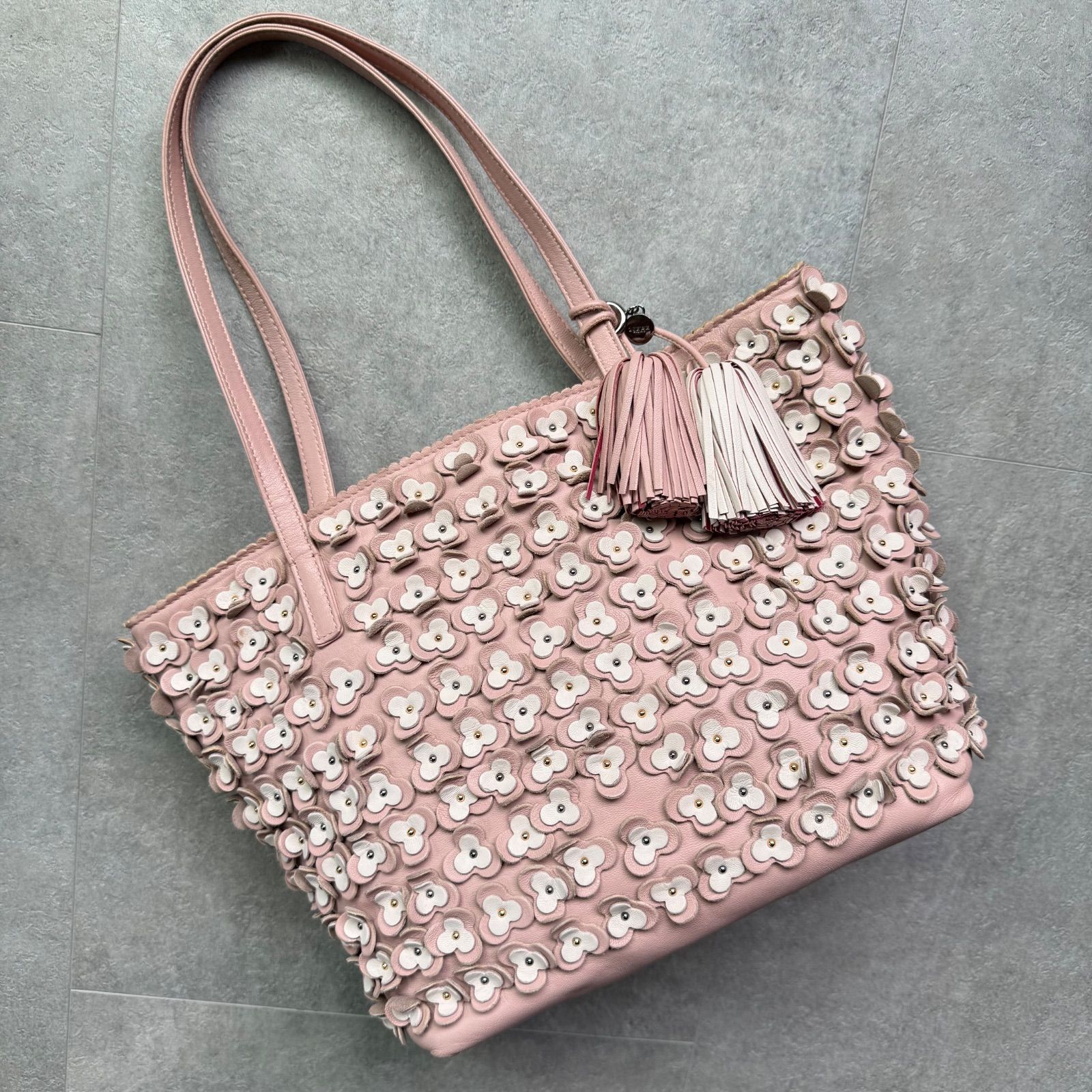 LOEWE ロエベ フラワー トートバッグ ラムレザー ピンク ホワイト フリンジチャーム 花柄