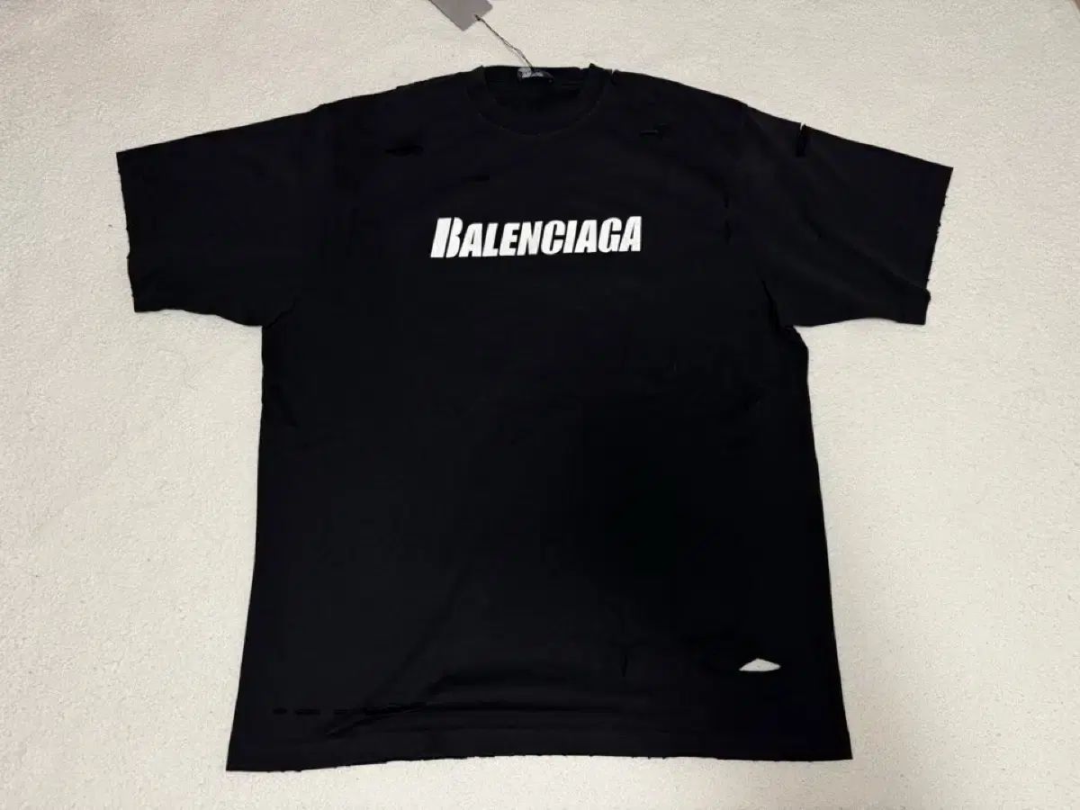 バレンシアガ ブラック ロゴ オーバーサイズ Tシャツ S 110-115 (新品)