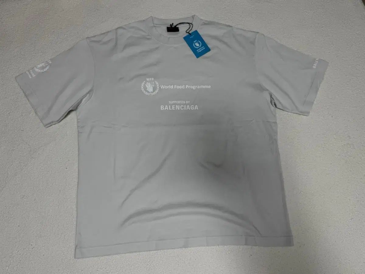 バレンシアガ グレー WFP ミディアムフィット XL Tシャツ (新品)