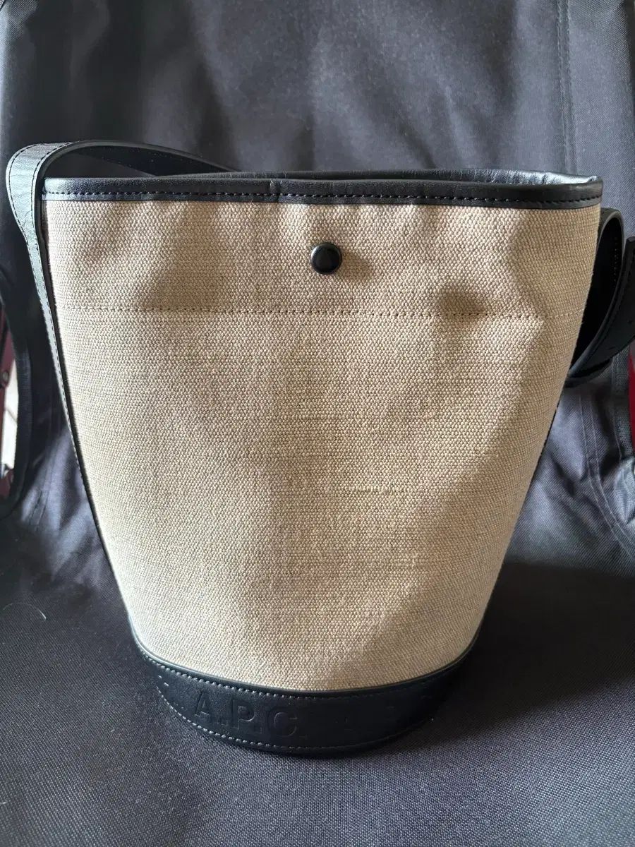 A.P.C. アーペーセー ヘレン バケットバッグ ラージ ブラック ストラップ修理
