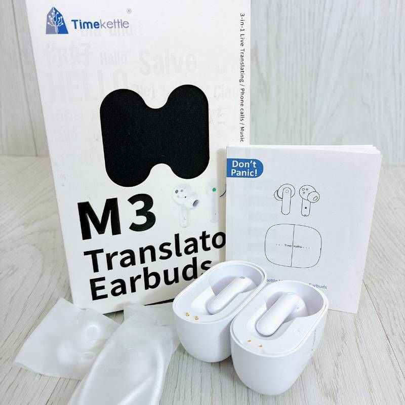 美品 Timekettle M3 イヤホン翻訳機 オンライン式 43言語96アクセント タイムケトル 専用アプリ 双方向音声通訳機 ANC・通話ノイズ低減 音楽・通話可能 携帯翻訳機 海外旅行 ビジネス 出張 語学学習 iOS15.0&Android7.0以上
