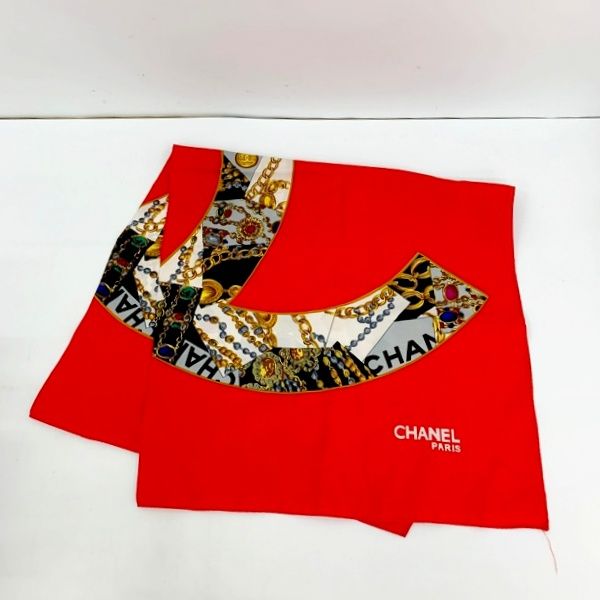 CHANEL シャネル　ココマーク　総柄　グリポア　スカーフ　カレ90 CHANEL シャネル スカーフ ココマーク ダブルCロゴ ジュエリー柄 宝石