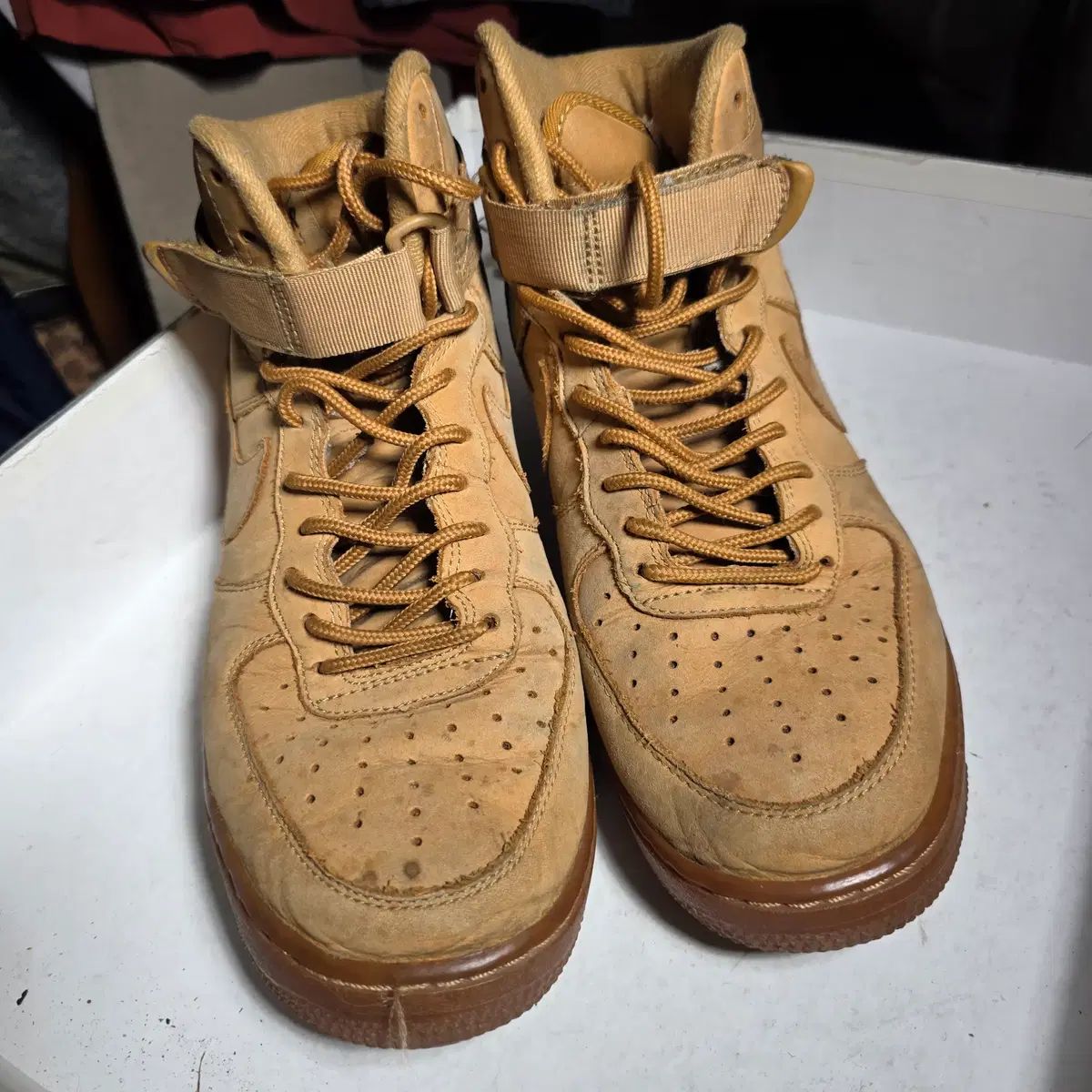 176 NIKE エアフォース 1 ハイ '07 LV8 ウィート Flax 260m