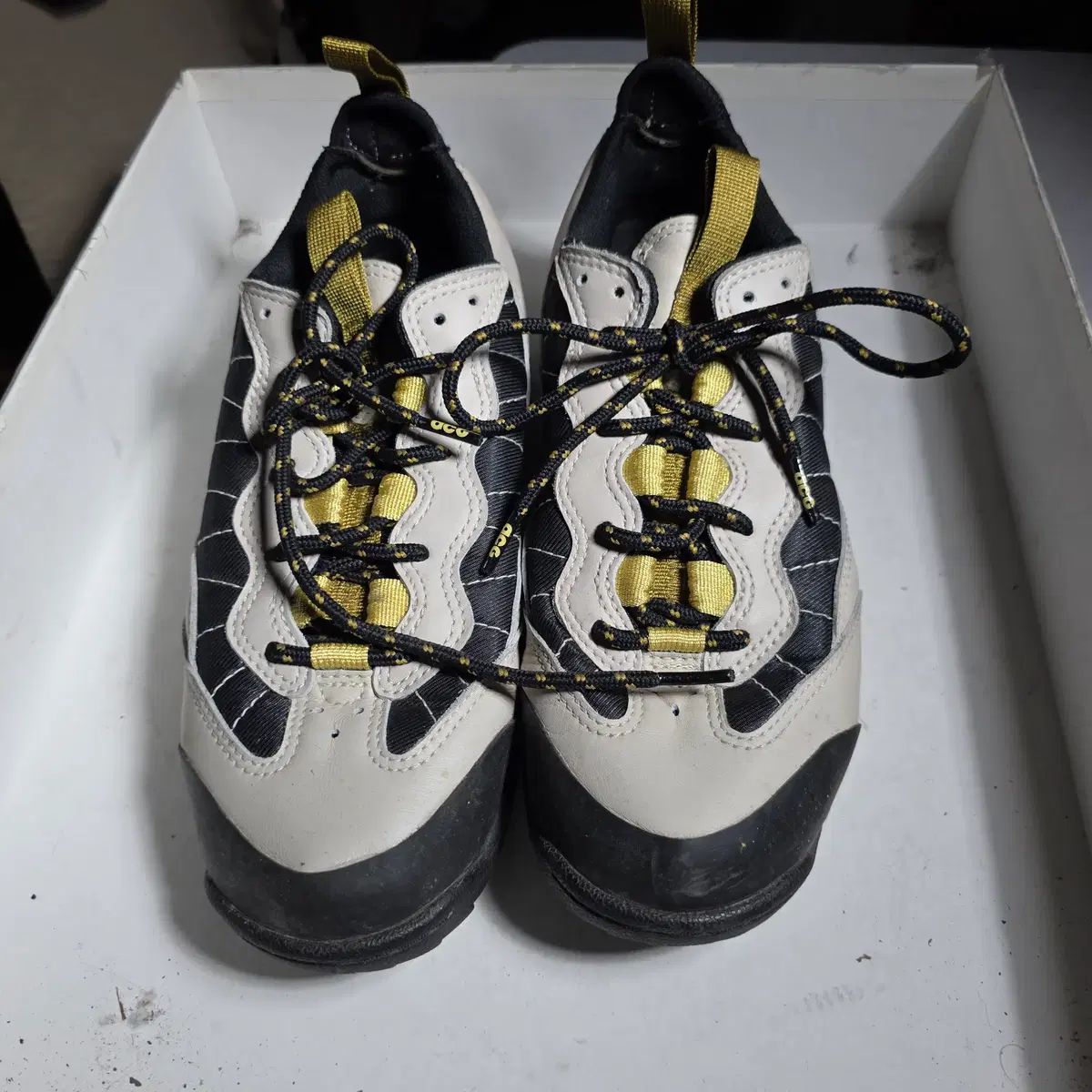 167 NIKE スニーカー 260