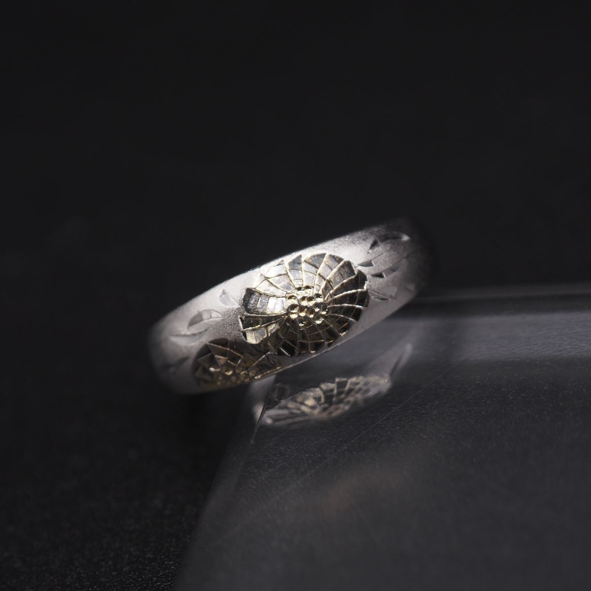 A202 ヴィンテージ 純銀 造幣局刻印 リング 花 菊彫刻 デザイン シルバー 指輪 16号