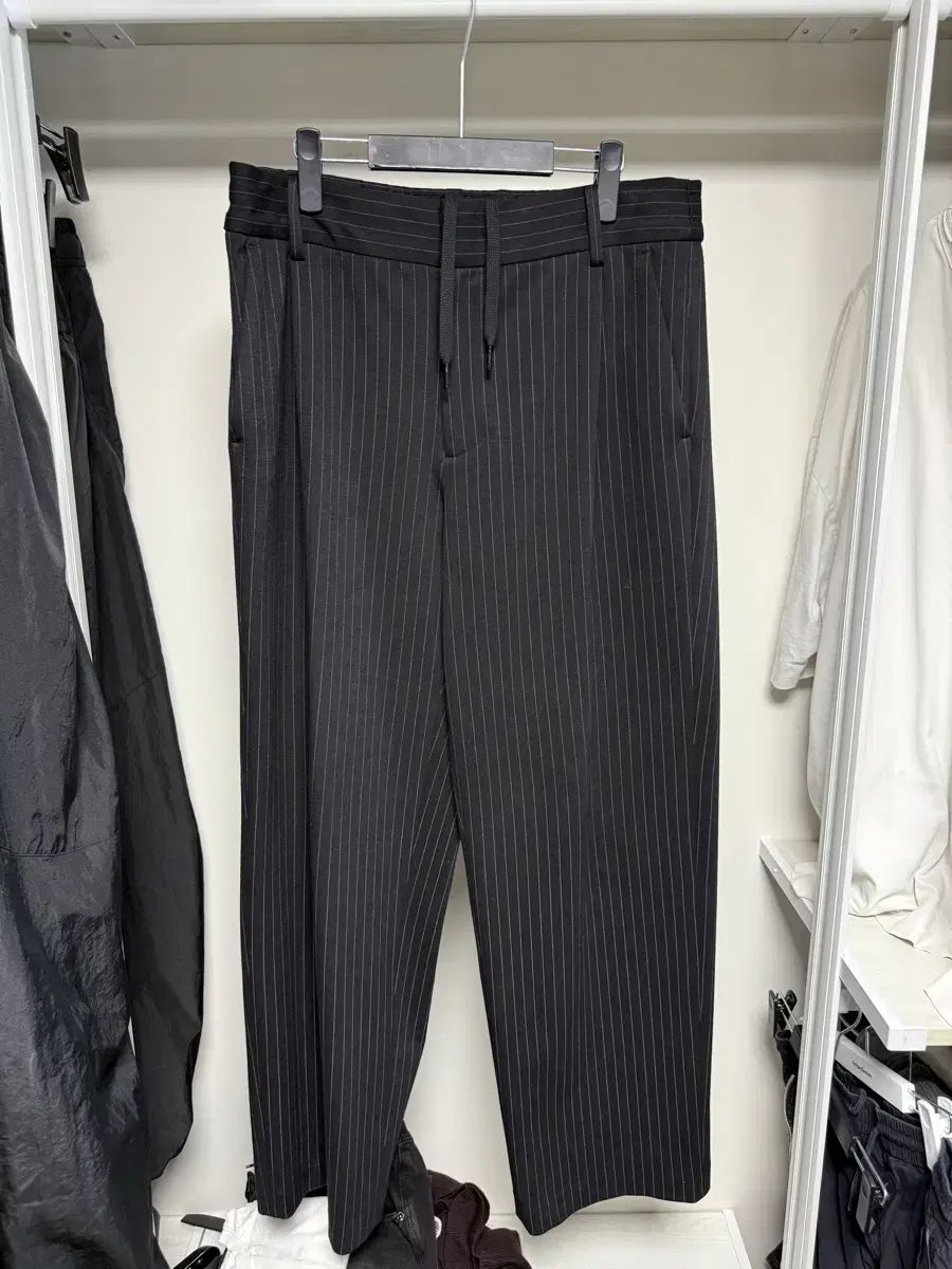 SYSTEM homme ストライプ ワイドパンツ 26ss