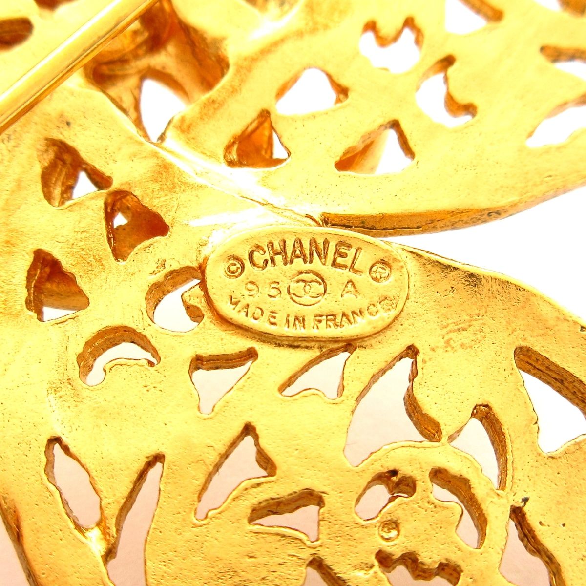 CHANEL(シャネル) ブローチ ゴールド フラワー(花) - メルカリ