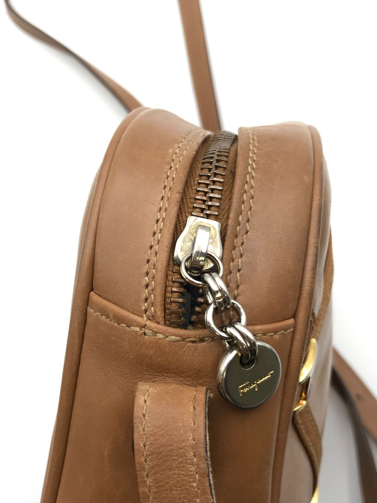希少 Salvatore Ferragamo フェラガモ ショルダーバッグ ヴァラ