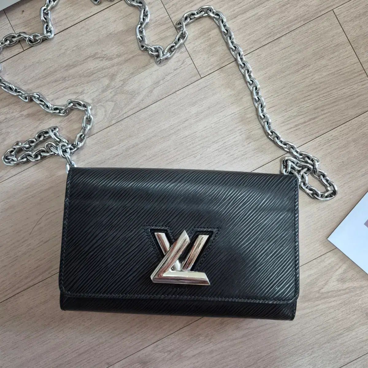 Louis Vuitton ルイヴィトン ツイスト チェーン woc