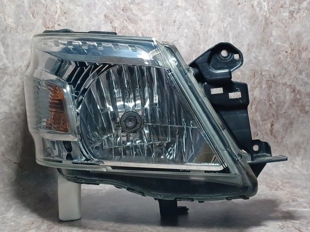 コーティング済 NV350キャラバン VW6E26 右ヘッドランプ・ヘッドライト 