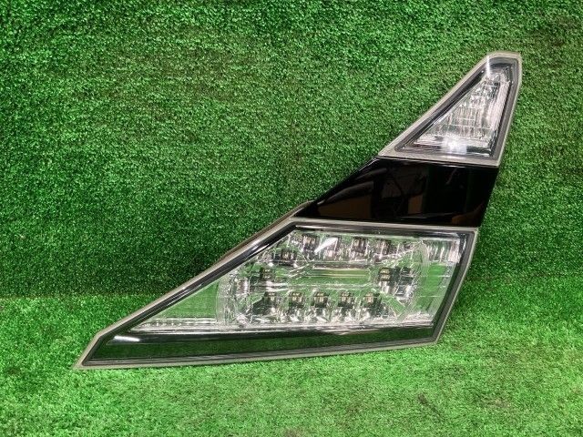 ヴェルファイア ANH25W 右フィニッシャーパネル 2.4Z プラチナムセレクション 4WD 7人 コイト 58-35 81580-58150 202