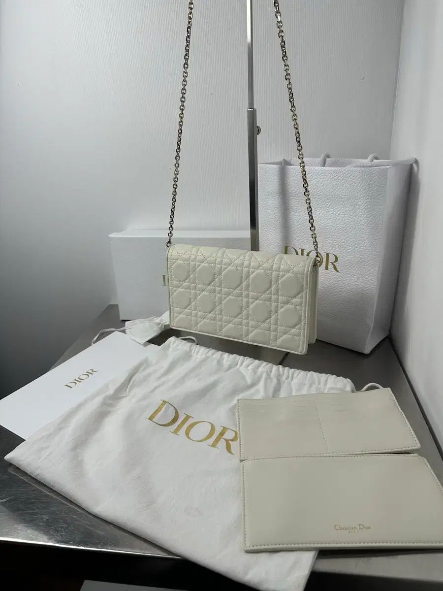 新品 Dior レイ チェーンバッグ 白