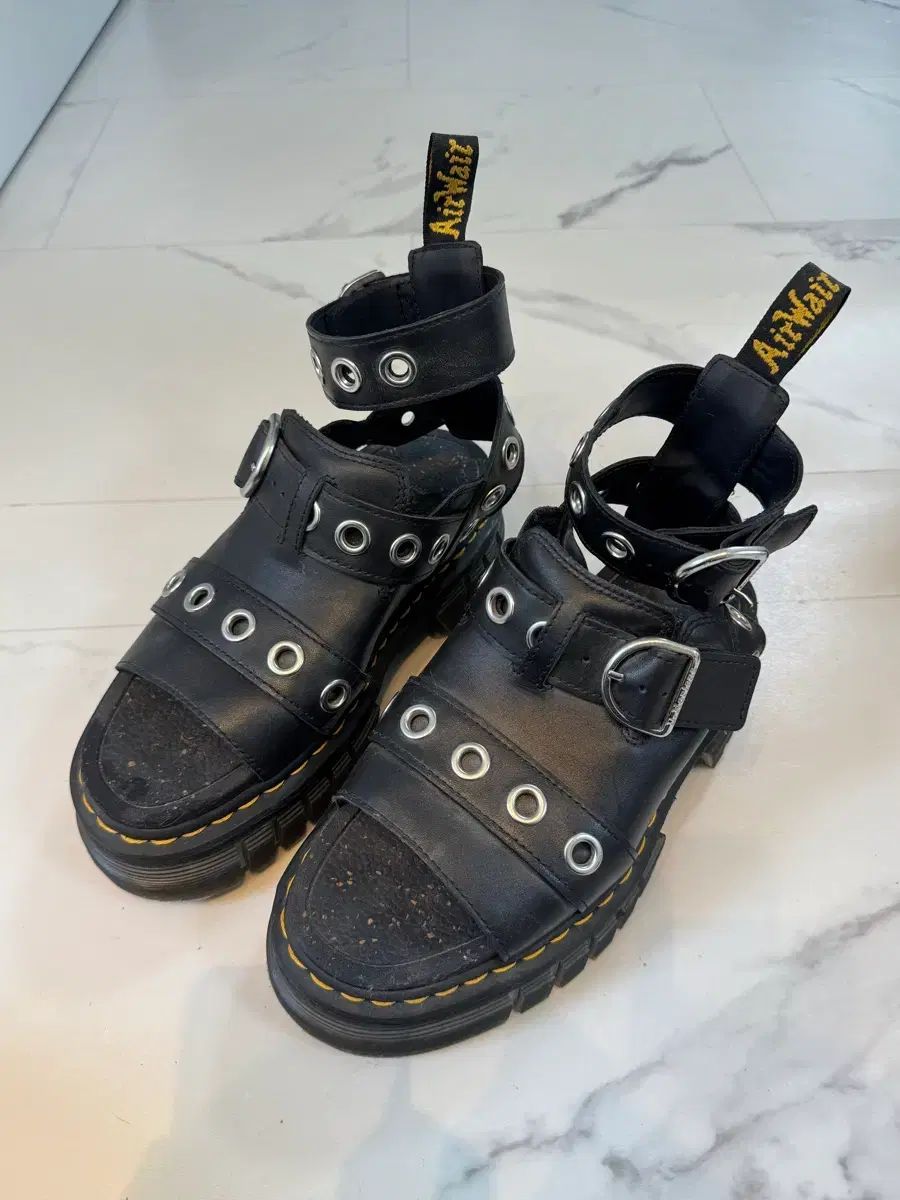 DR. MARTENS ドクターマーチン サンダル uk5 (着用画像あり)