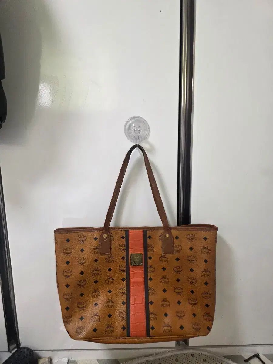 MCM（エム シー エム）ヴィセトス トートバッグ オレンジ POINT