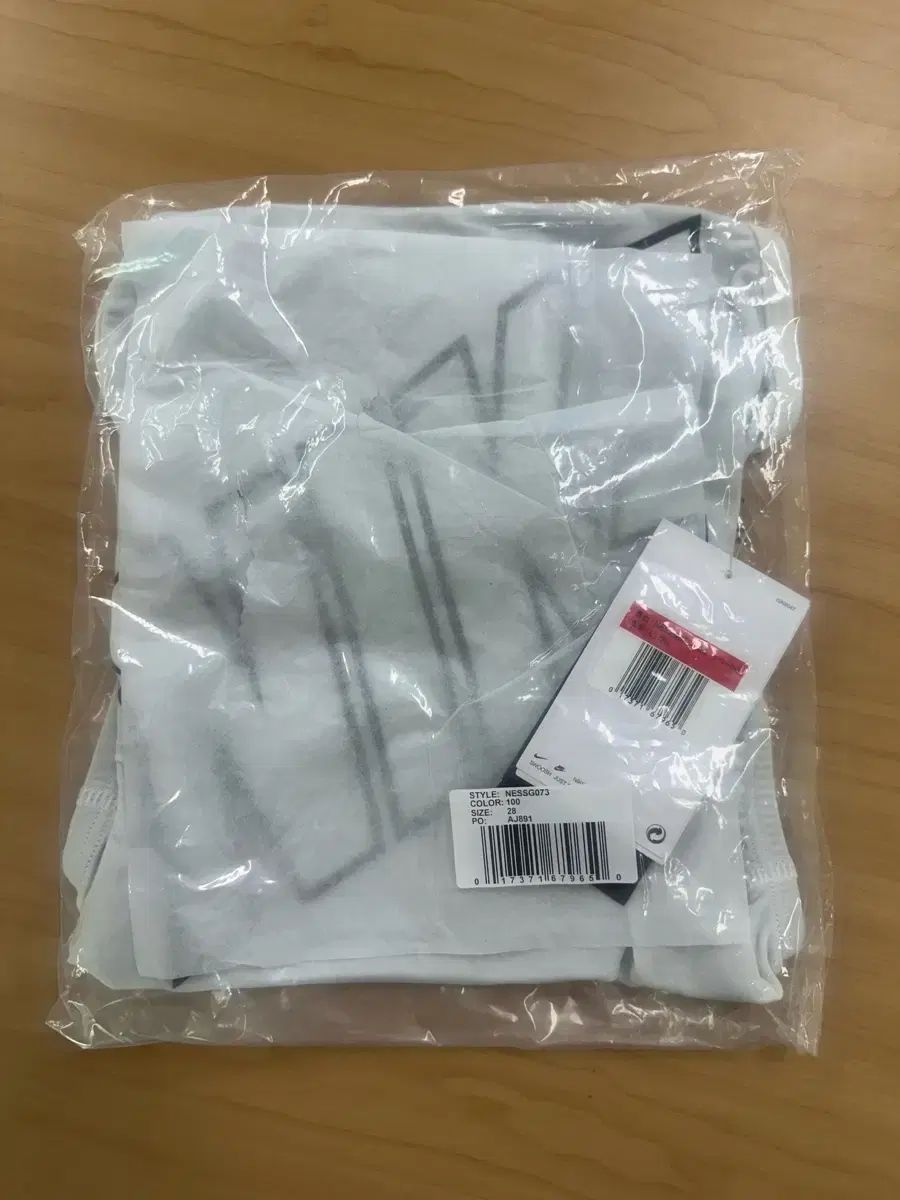 ナイキ スウィム マルチグラフィック ビックロゴ クロスバック 白 28 新品