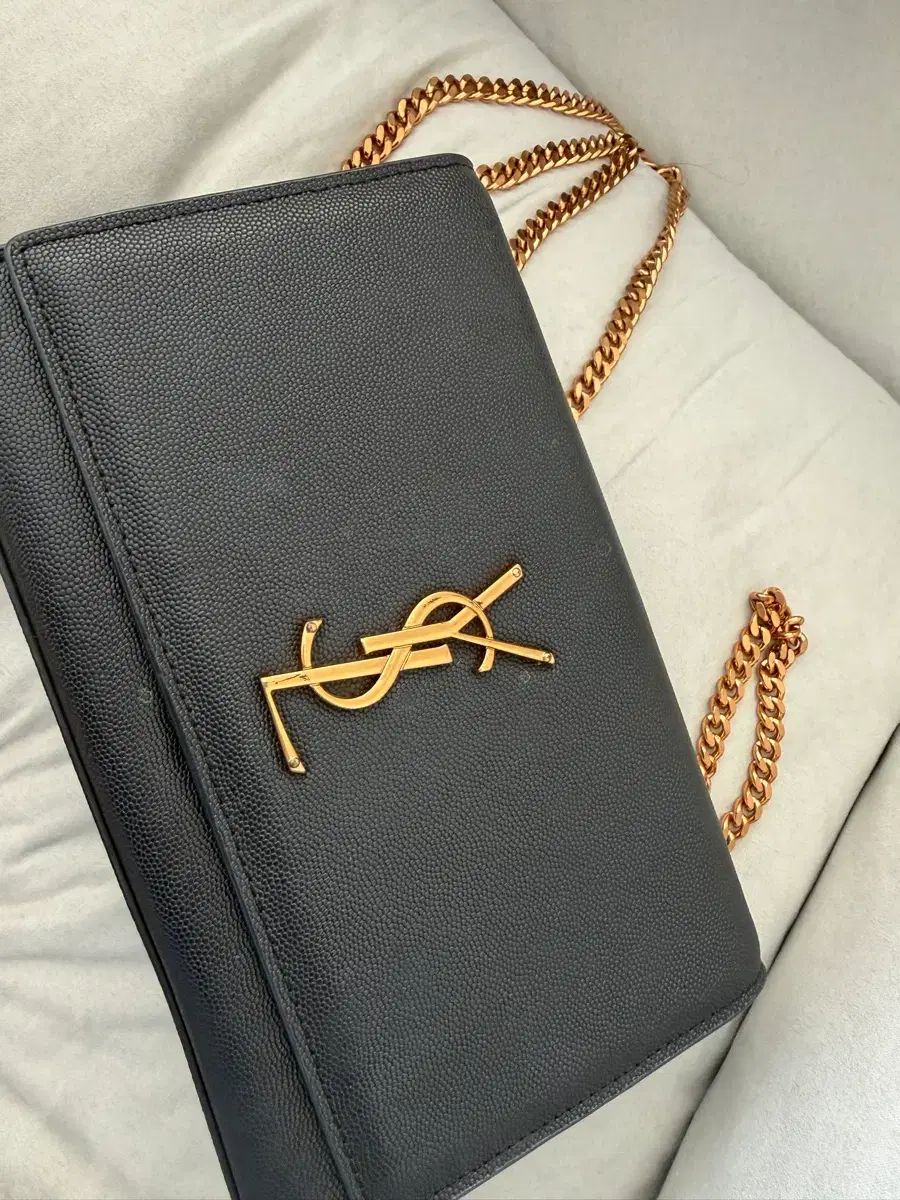 YVES SAINT LAURENT イヴ・サンローラン チェーンバッグ