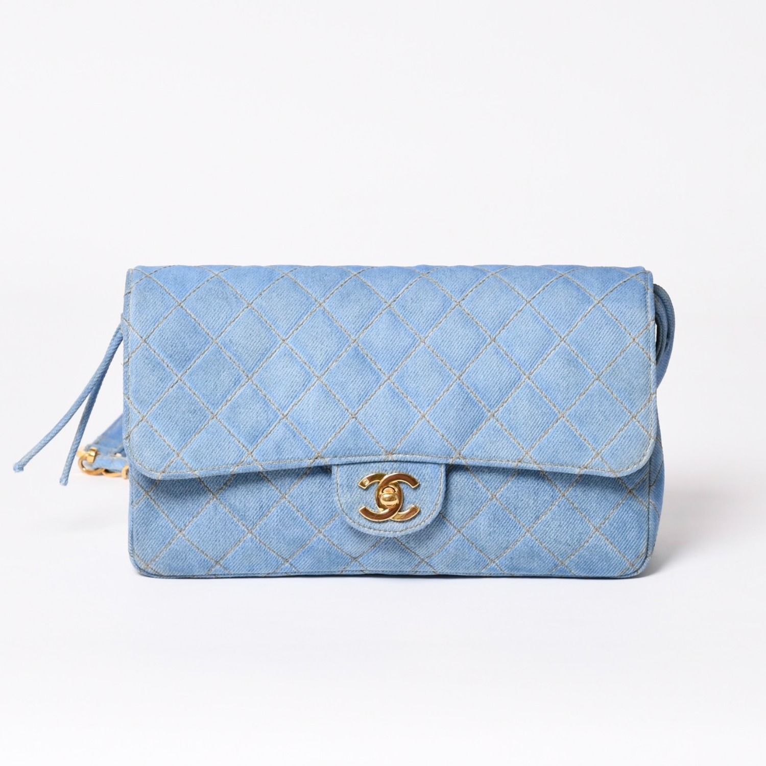 極美品 CHANEL シャネル マトラッセ デニム バックパック リュックサック 4番台 ターンロック インディゴ ブルー ゴールド金具 中古 4a003650