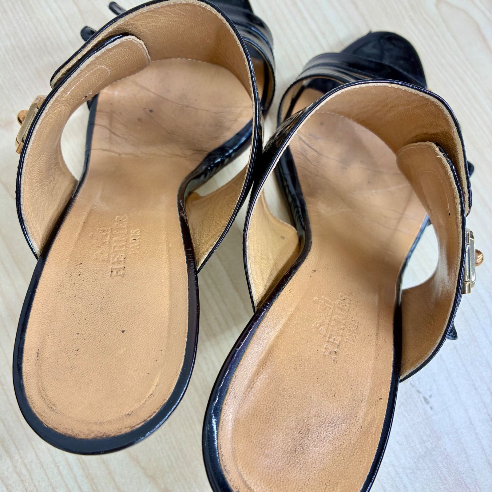 エルメスHERMES】エナメルサンダル 37 ブラック×ゴールド×ベージュ
