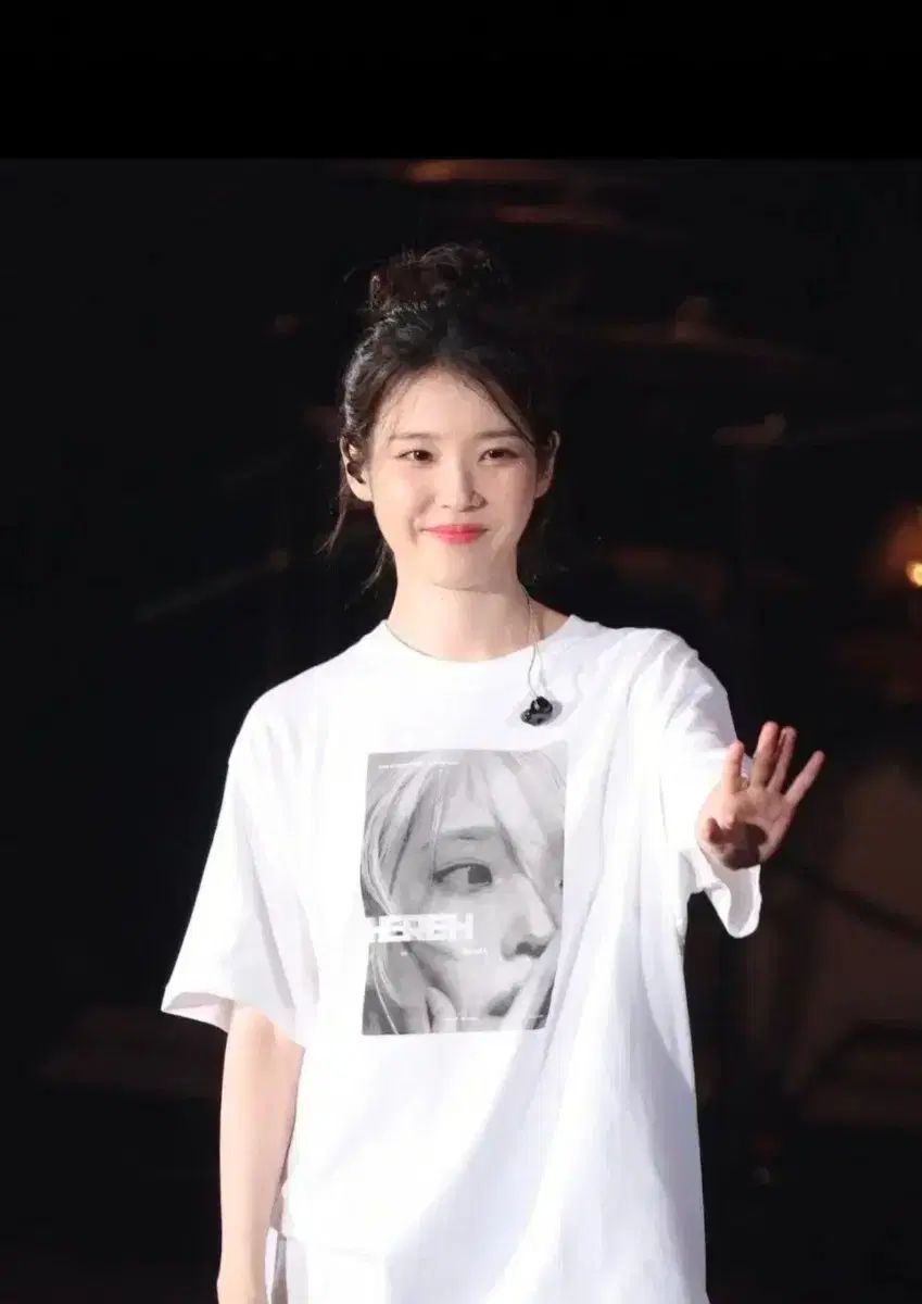IU 헐 콘 大阪 MD Tシャツ