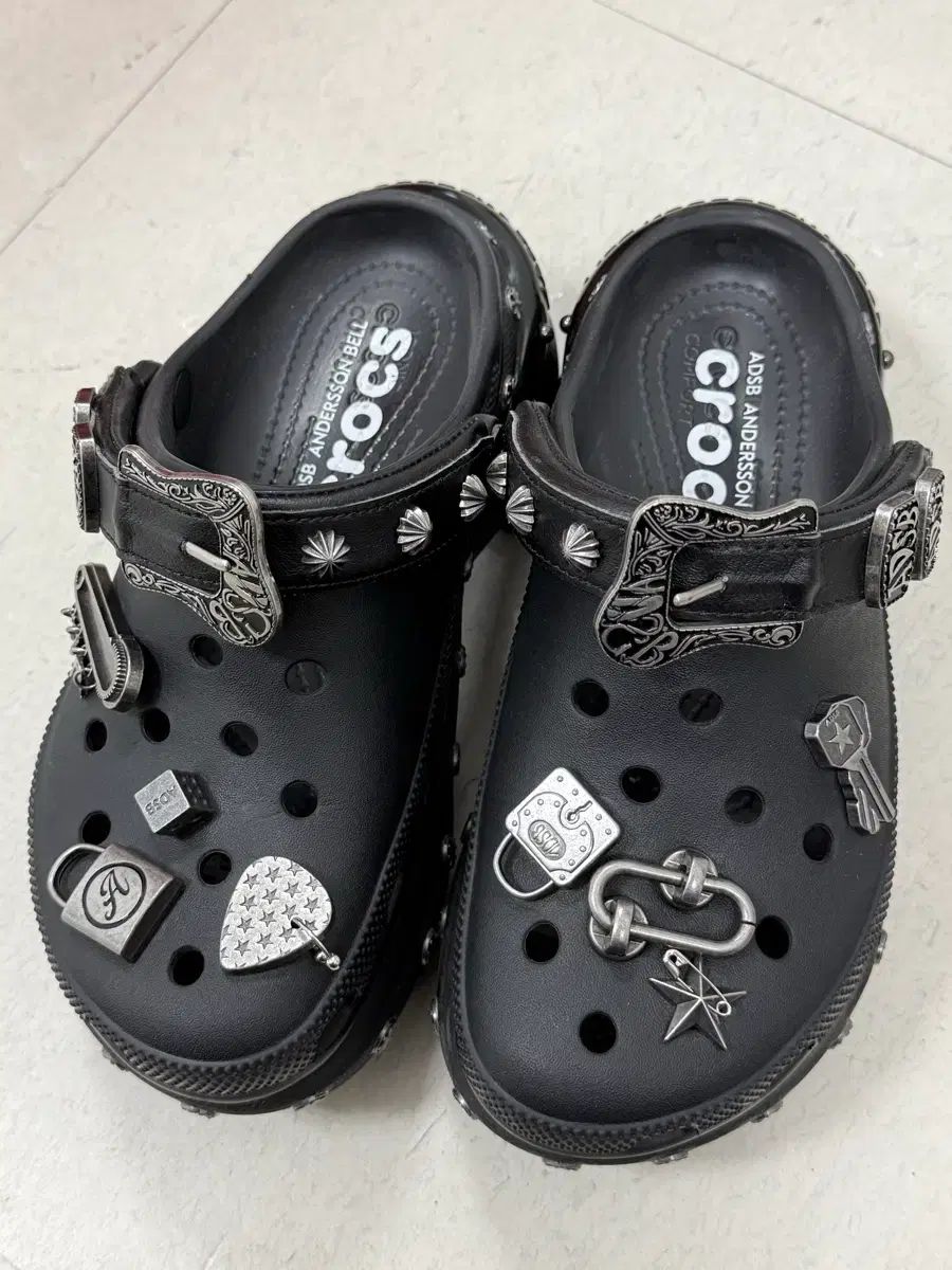 Crocs × Andersson Bell BAE クロッグ ブラック 250