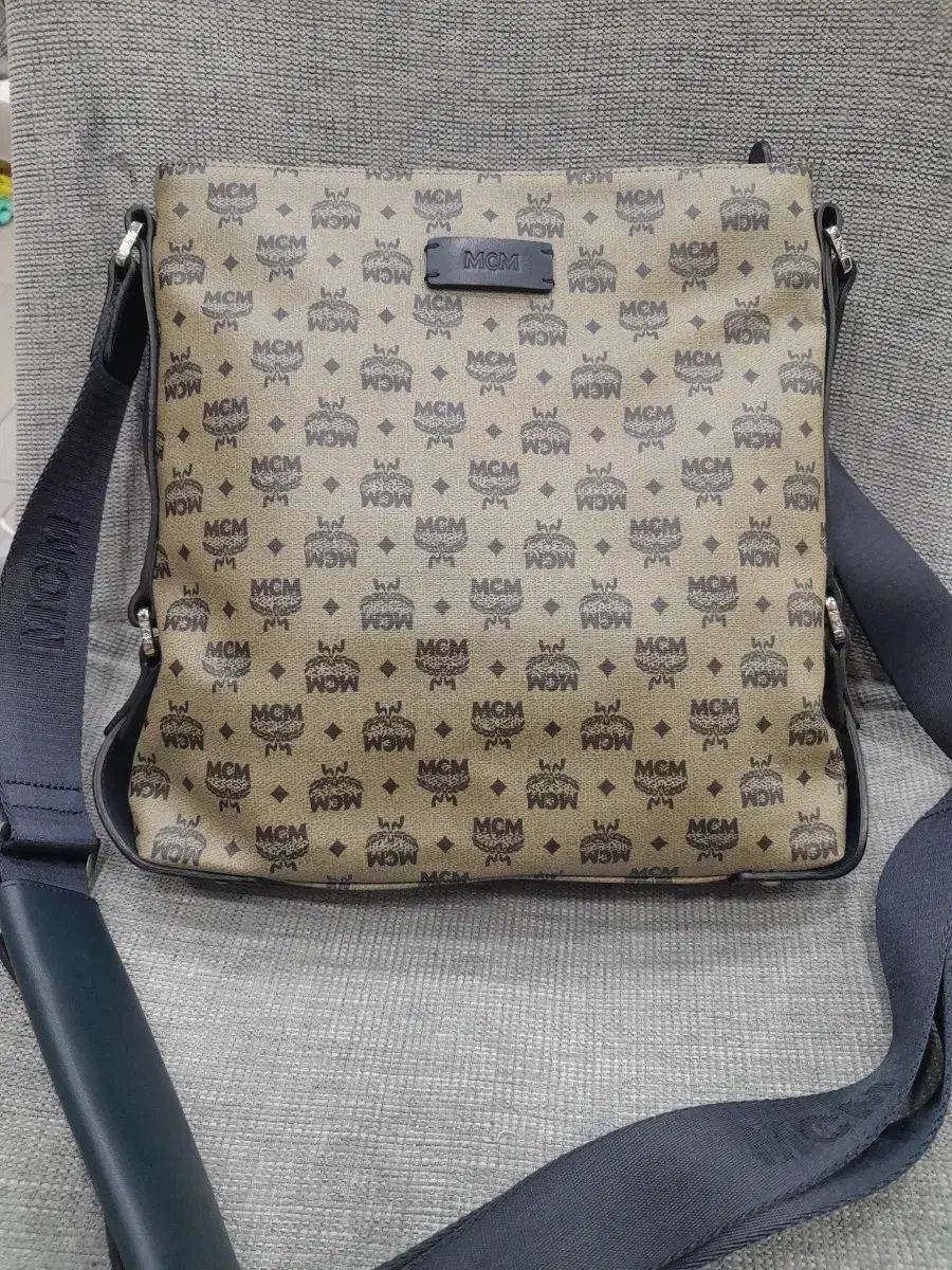 MCM エム シー エム ヴィセトス クロス ショルダーバッグ 正規品