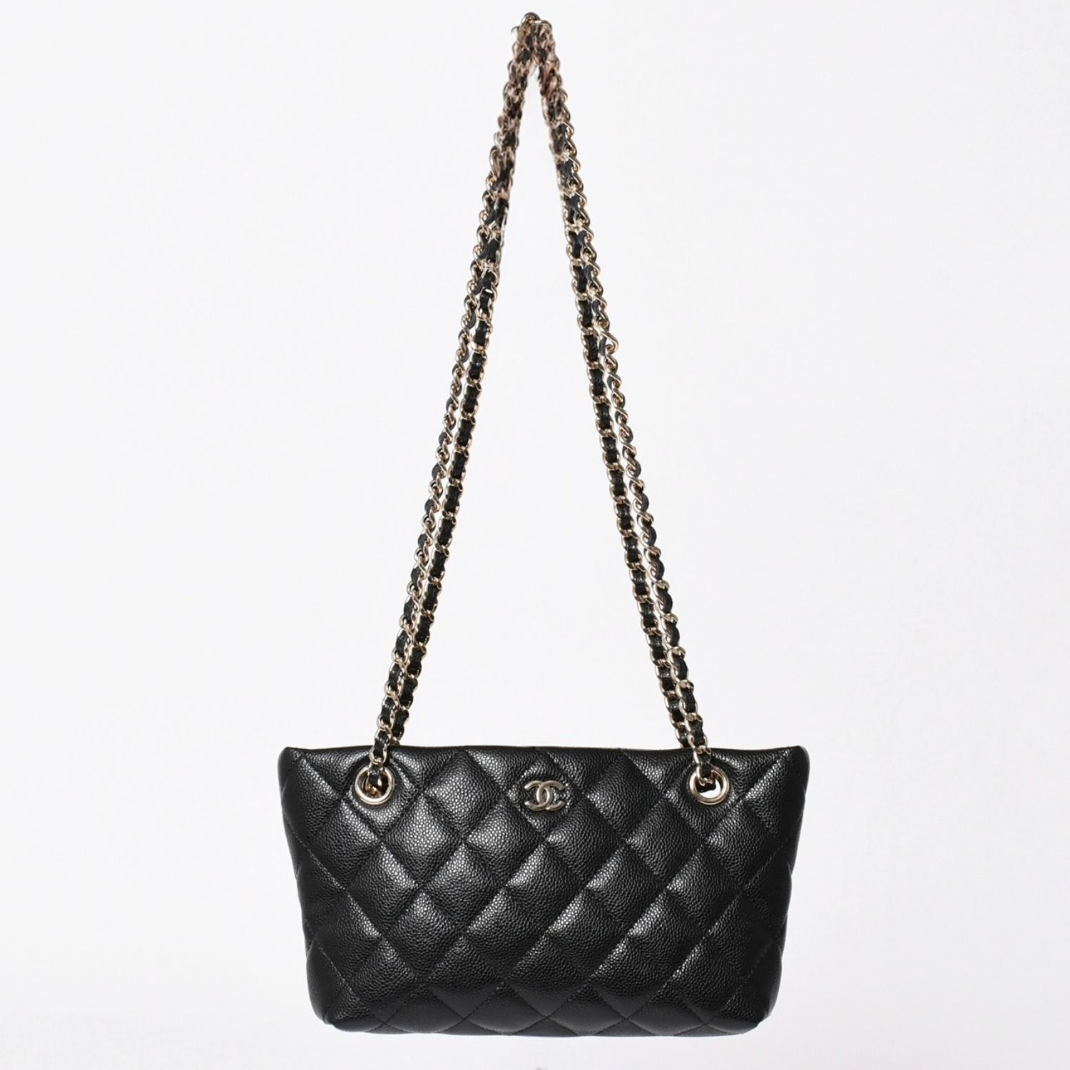 極美品 CHANEL シャネル マトラッセ キャビアスキン アクセサリーポーチ ブラック シルバー金具 ランダム番台 中古 4a003600