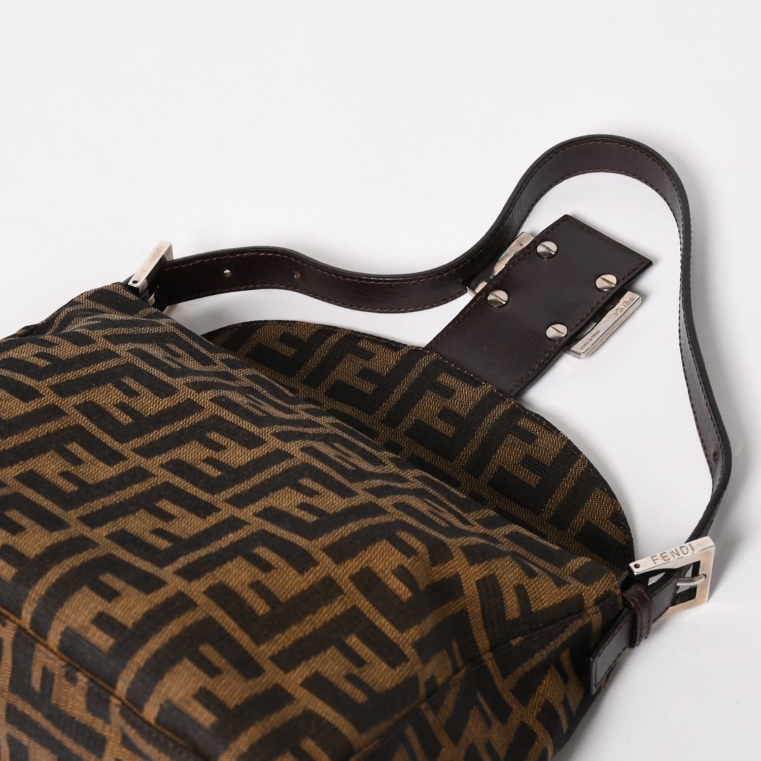 正規品極美品 FENDI フェンディ マンマバケット ワンショルダーバッグ