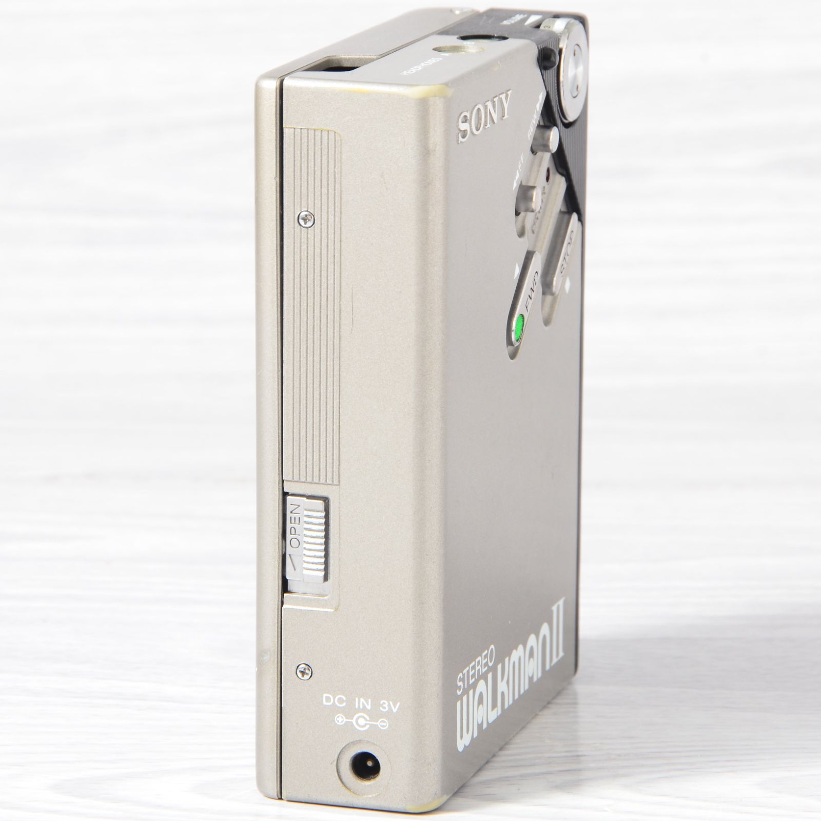 SONY WALKMAN WM-2 カセットウォークマン 銀 整備済 TY441 SONY WALKMAN WM-2 カセットウォークマン シルバー ケース付 整備済